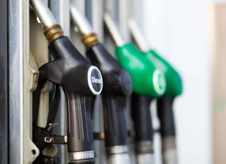Prețul motorinei la pompă a crescut dimineață. E prima dată lună asta