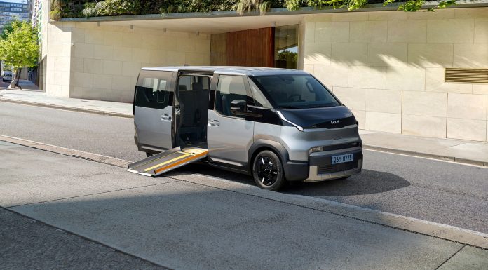 Kia își extinde gama de vehicule destinate mobilității accesibile cu modelul PV5 WAV Side Entry
